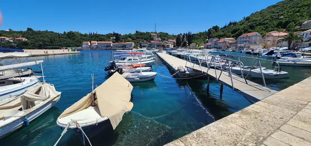 Boats in Račišće harbour