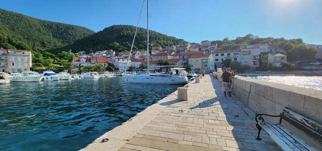 Račišće waterfront and harbour wall