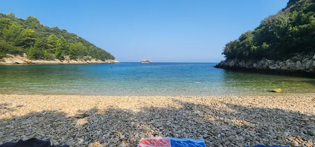 Clear blue water at Samograd cove near Račišće