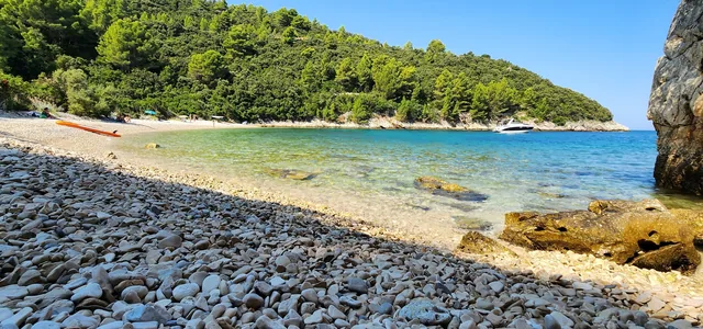 Samograd beach near Račišće